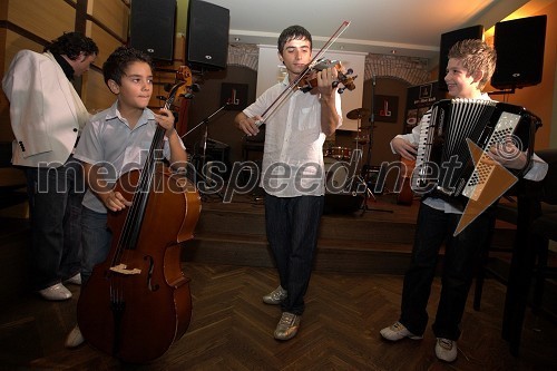 Dominik Kontrec, Angelo Kontrec in Miško Kontrec, člani skupine Mlada Langa