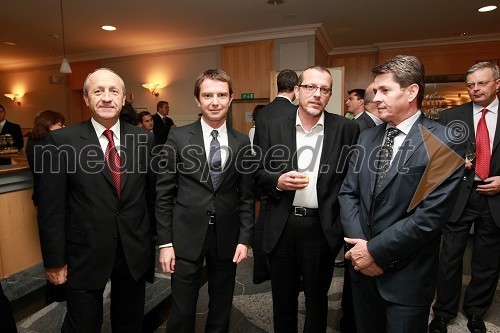 Branko Pavlin, predsednik uprave časopisne družbe Dnevnik, Tomaž Orešič, EFT Group in predsedujoči konferenci, ... in Borut Meh, generalni direktor Holdinga Slovenske elektrarne (HSE)