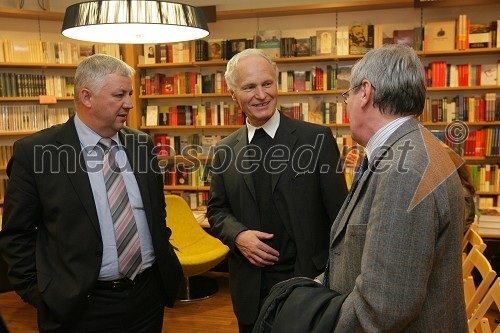 Peter Tomšič, predsednik uprave Mladinske knjige Založbe, Mirko Krašovec, ekonom mariborske nadškofije in Andrej Cunder, član uprave Mladinske knjige Založbe