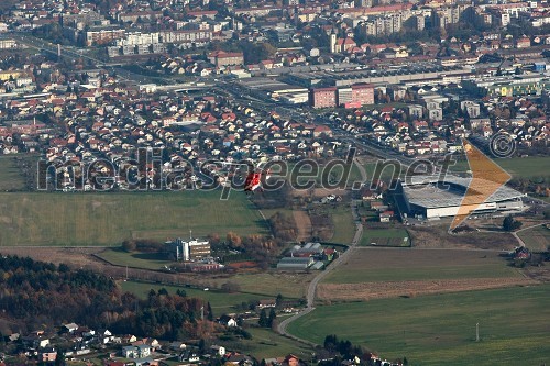 Helikoptersko postavljanje stebrov nove Pohorske vzpenjače