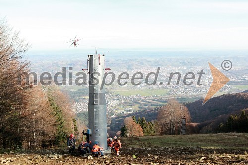 Helikoptersko postavljanje stebrov nove Pohorske vzpenjače