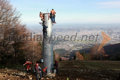 Helikoptersko postavljanje stebrov nove Pohorske vzpenjače