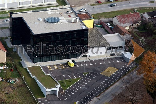 Poslovna stavba Raiffeisen Banke, Maribor, Tezno