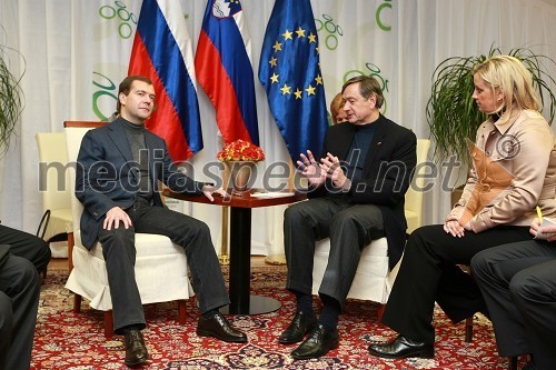 Dmitrij Medvedjev, predsednik Ruske federacije, dr. Danilo Türk, predsednik Republike Slovenije in Mojca Seliškar Toš, vodja kabineta predsednika Republike Slovenije