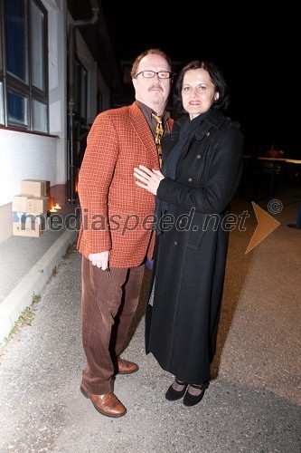 Tomaž Domicelj, glasbenik in Irena Brunec, kiparka