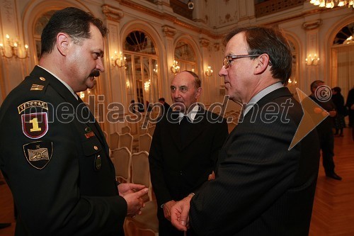 Podpolkovnik Ernest Anželj, poveljnik 72. brigade Slovenske vojske, dr. Franc Kramberger, mariborski nadškof in metropolit in  Milan Petek, mestni svetnik MOM