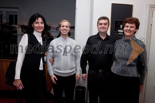 Simona Pinter, asistentka režiserja, Martin Sušnik, tenorist, Zoran Potočan, basist in Nevenka Verstovšek, lektorica