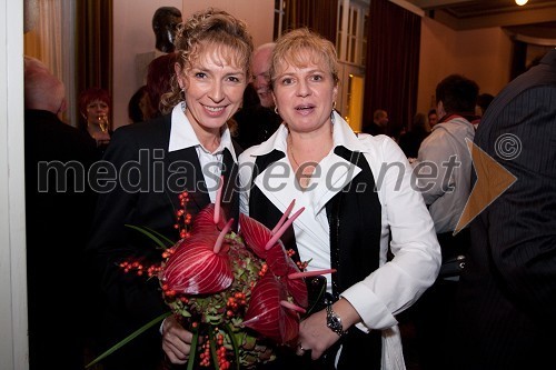 Teja Valič, poslovna sekretarka SNG Opera in balet Ljubljana in Nives Fras, vodja produkcije