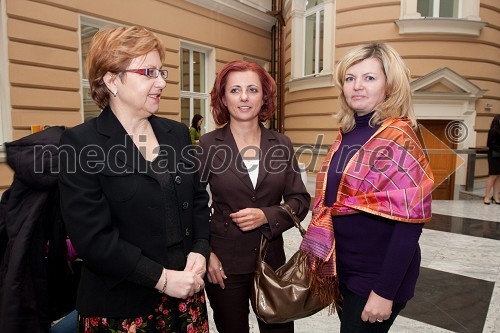 Maja Vojnovič, izvršna direktorica UNICEF Slovenija, Sabina Podkrižnik, direktorica sektorja za trženje Pošte Slovenije in ...