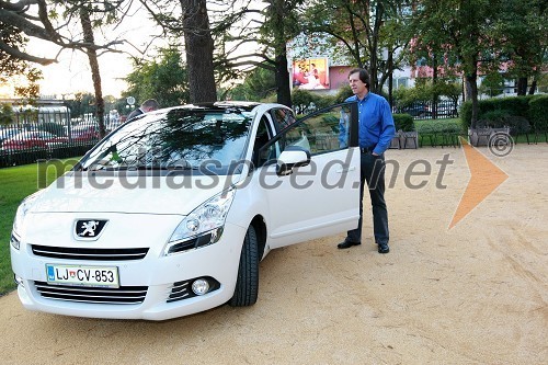 Janez Martinčič, urednik avtomobilizma na Valu 202 in Peugeot 5008