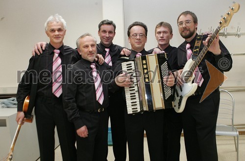 Franc Žerdoner s prijatelji: Marko Lisjak, Stojan Pančur, Janko Šumečnik, Franc Žerdoner, Simon Klinc in Boris Pohole