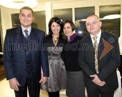 Sašo Šraj, dr. stomatologije, specialist oralne kirurgije in soproga Anja, Simona Čopi, dr. med. spec. ginekologije in porodništva ter Dominik Zver, zobotehnik