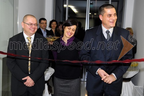 Dominik Zver, zobotehnik, Simona Čopi, dr. med. spec. ginekologije in porodništva ter Sašo Šraj, dr. stomatologije, specialist oralne kirurgije