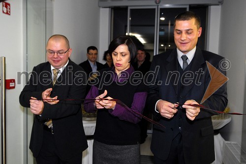 Dominik Zver, zobotehnik, Simona Čopi, dr. med. spec. ginekologije in porodništva ter Sašo Šraj, dr. stomatologije, specialist oralne kirurgije