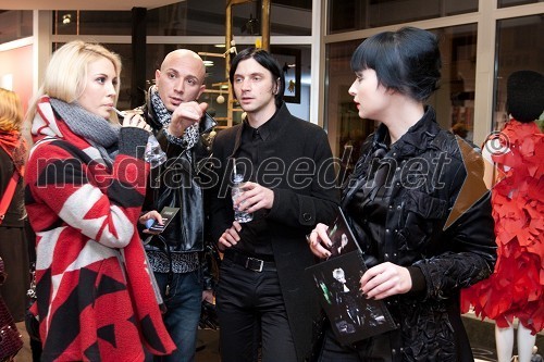 	Tara Zupančič, 1. spremljevalka Miss Slovenije 2009 ter miss Alpe Adria International, Denis H., Jaša Gladež in Tea Bauer, Degenerotika