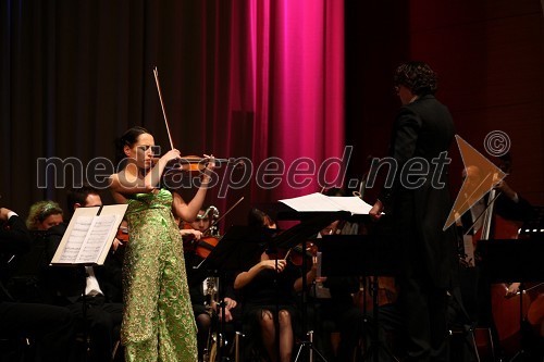 Anja Bukovec, violinistka, z orkestrom