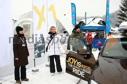 Gordana Kisilak, predstavnica za odnose z javnostmi BMW Slovenija in Ines Matjašič, BMW Slovenija