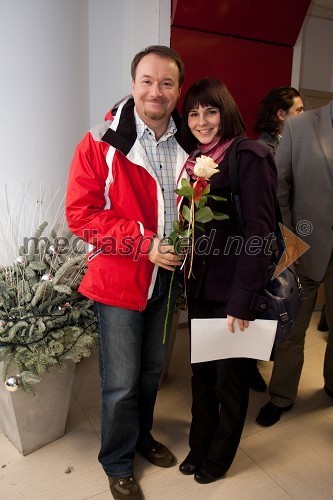 Patrik Greblo, glasbenik in Lea Sirk, pevka