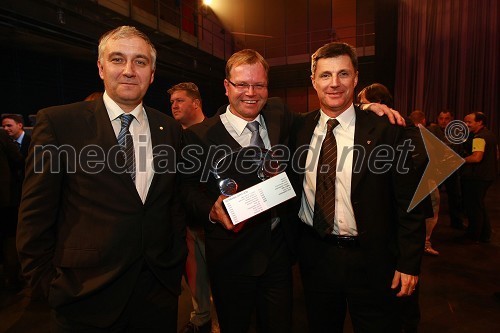 Danijel Starman, predsednik AMZS, Marko Škriba, vodja znamke Volkswagen v Sloveniji in Jernej Dragoš, vodja znamke Porsche pri Porsche Slovenija d.o.o.	 
