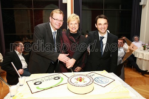 Marko Škriba, vodja znamke Volkswagen v Sloveniji, Sabrina Pečelin, vodja odnosov z javnostmi pri Porsche Slovenija in Danilo Ferjančič, generalni direktor Porsche Slovenija