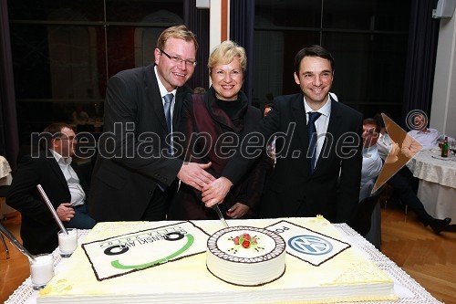 Marko Škriba, vodja znamke Volkswagen v Sloveniji, Sabrina Pečelin, vodja odnosov z javnostmi pri Porsche Slovenija in Danilo Ferjančič, generalni direktor Porsche Slovenija