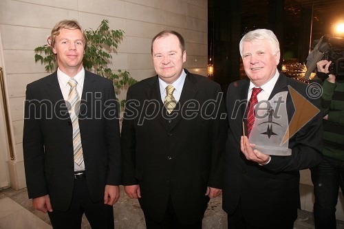 Rok Kolander, veslač, Aleš Hauc, generalni direktor Pošte Slovenije in prim. prof. dr. Erih Tetičkovič, predsednik Društva za varstvo in proti mučenju živali Maribor