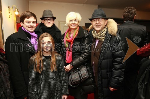 Družina Kozlevčar: Samo, Kim, Nino, Eva in Tomaž