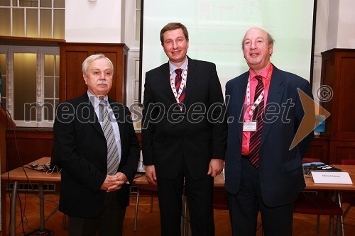 Dr. Johannes Ludewig, predsednik CER - Skupnost evropskih železnic, prof. dr. Drago Sever in Michael Robson, EIM- Evropsko združenje upravljavcev železniške infrastrukture   
 
