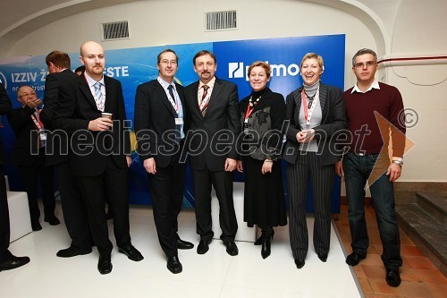 Gregor Horvat, Stavbar IGM d.o.o., Robert Brajdih, direktor inženiringa, Primorje d.d., Meta Zajc Pogorelčnik, Stavbar IGM d.o.o., Zvone Likar, vodja divizije za nizke gradnje, Primorje d.d. in Vanja Kolar, vodja marketinga, Stavbar IGM
 
