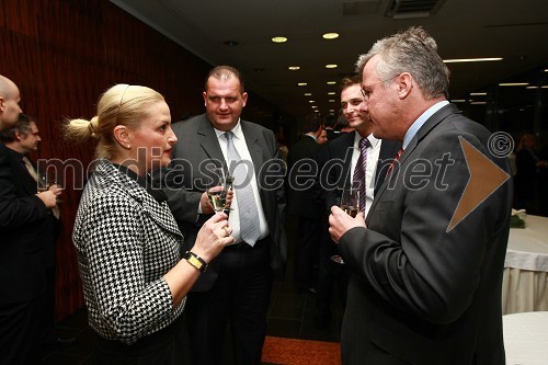 Ingrid Sever, idejni vodja kongresa RIMC 2010, Blaž Miklavčič, predsednik uprave GH Holding d.d. in ...
 
 
 
