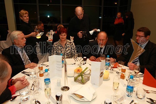 Dr. Johannes Ludewig, predsednik CER, Mirjam Kastelič, Slovenske železnice, prof. dr. Klaus Riesberger, TU Graz Avstrija in prof. dr. Tomislav J. Mlinarić, Fakulteta prometnih znanosti Zagreb