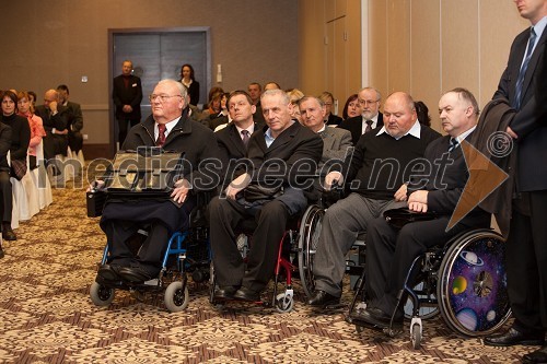 Boris Šušteršič, Jože Okorn, Tone Zupan, profesor in Dane Kastelic, predsednik Zveze paraplegikov Slovenije