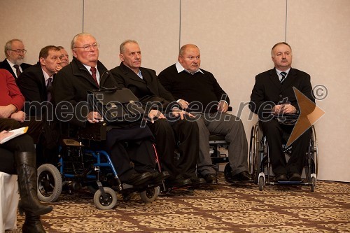 	Boris Šušteršič, Jože Okorn, Tone Zupan, profesor in Dane Kastelic, predsednik Zveze paraplegikov Slovenije