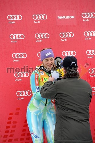 Tina Maze, smučarka (Slovenija), drugouvrščena na slalomu za 46. Zlato lisico in Drago Cotar, predsednik uprave Zavarovalnice Maribor