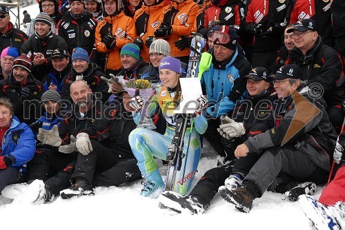 Tina Maze, smučarka (Slovenija), drugouvrščena na slalomu za 46. Zlato lisico (v sredini)