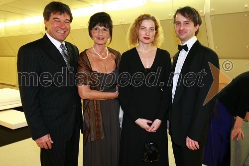 France Baloh in soproga Marjana, lionista, Hermina Kovačič, urednica Diners Magazine ter Igor Seme, pianist in predsednik LK Domžale