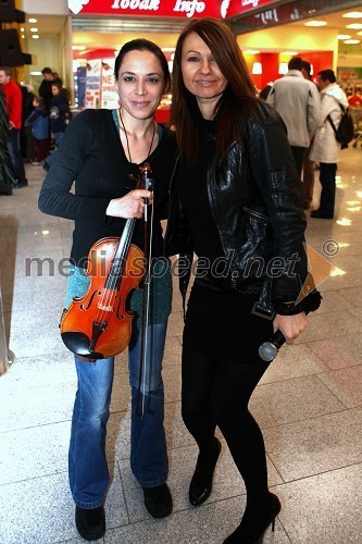 Anja Bukovec, violinistka in Anja Rupel, pevka