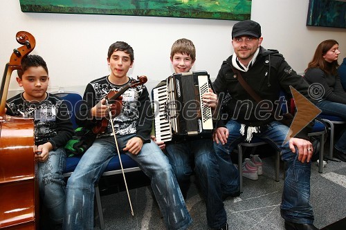 Dominik Kontrec, Angelo Kontrec in Miško Kontrec, člani skupine Mlada Langa ter Mišo Kontrec, član skupine Langa