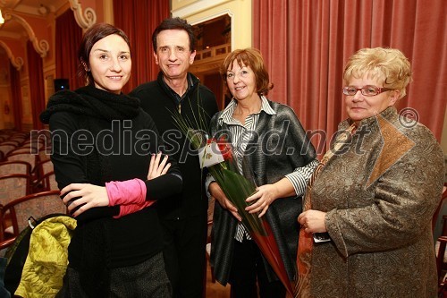 Lorenka Stropnik, Rajko Stropnik, dobitnik nagrade Bobov blog 2009, Majda Stropnik in Majda Breznik
 
