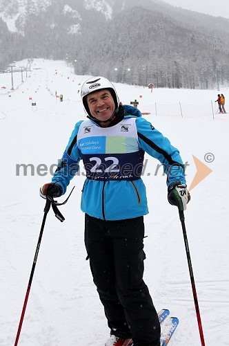 Janko Ropret, slovenski radijski napovedovalec in pevec zabavne glasbe