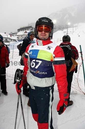 Niko Jug, član spremljevalnega banda pevke Alye