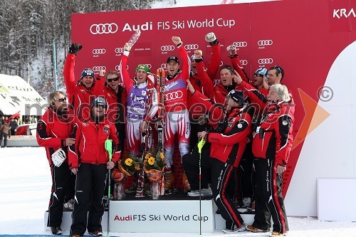 Marcel Hirscher, smučar (Avstrija), drugouvrščeni smučar na slalomu za 49. Pokal Vitranc, Reinfried Herbst, smučar (Avstrija) in zmagovalec slaloma za 49. Pokal Vitranc skupaj s člani avstrijskega teama