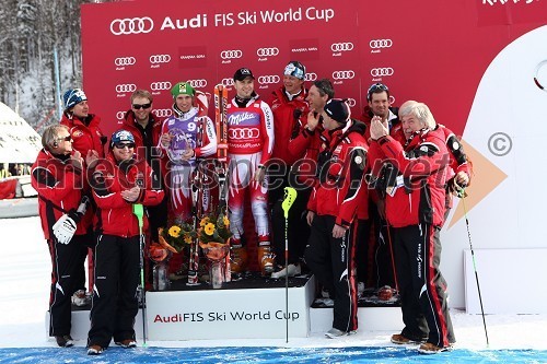 Marcel Hirscher, smučar (Avstrija), drugouvrščeni smučar na slalomu za 49. Pokal Vitranc, Reinfried Herbst, smučar (Avstrija) in zmagovalec slaloma za 49. Pokal Vitranc skupaj s člani avstrijskega teama