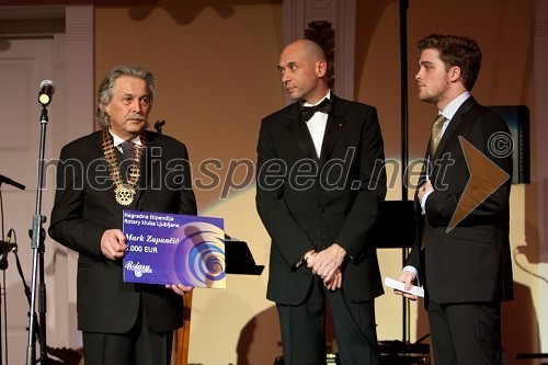 	Vladimir Pezdirc, predsednik Rotary kluba Ljubljana, Igor Grosman in Mark Zupančič, dobitnik štipendije