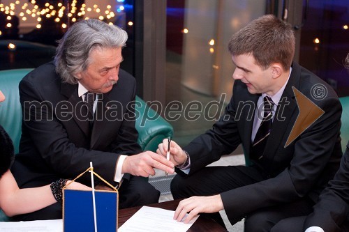 Vladimir Pezdirc, predsednik Rotary kluba Ljubljana in Rok Hrženjak, dobitnik štipendije