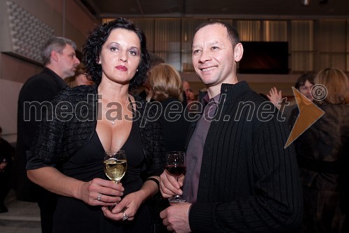 Irena Brunec-Tebi, kiparka in Mirko Bratuša, član komisije za prešernove nagrade