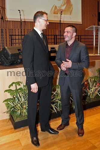 Dr. Igor Lukšič, minister za šolstvo in šport ter Dejan Zavec, svetovni prvak v velterski kategoriji po verziji IBF in prejemnik Bloudkove plakete