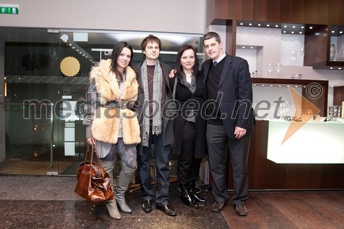 Simona Lampe, modna oblikovalka in njen soprog Andrej ter  	Simona Pirnat in soprog Tomaž
