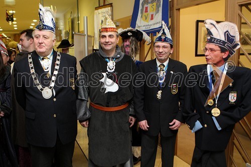 Henry F. M. van der Kroon, predsednik FECC (evropsko združenje karnevalskih mest), Milan Senčar Plemeniti Bernard Ptujski, princ ptujskega karnevala in Branko Brumen, predsednik FECC Slovenija
