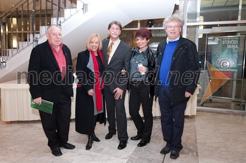 Dušan Jovanovič, režiser, Milena Zupančič, igralka, Jožko Čuk, direktor Slovenskega narodnega gledališča (SNG) Nova Gorica in Janja Koren, novinarka s spremljevalcem